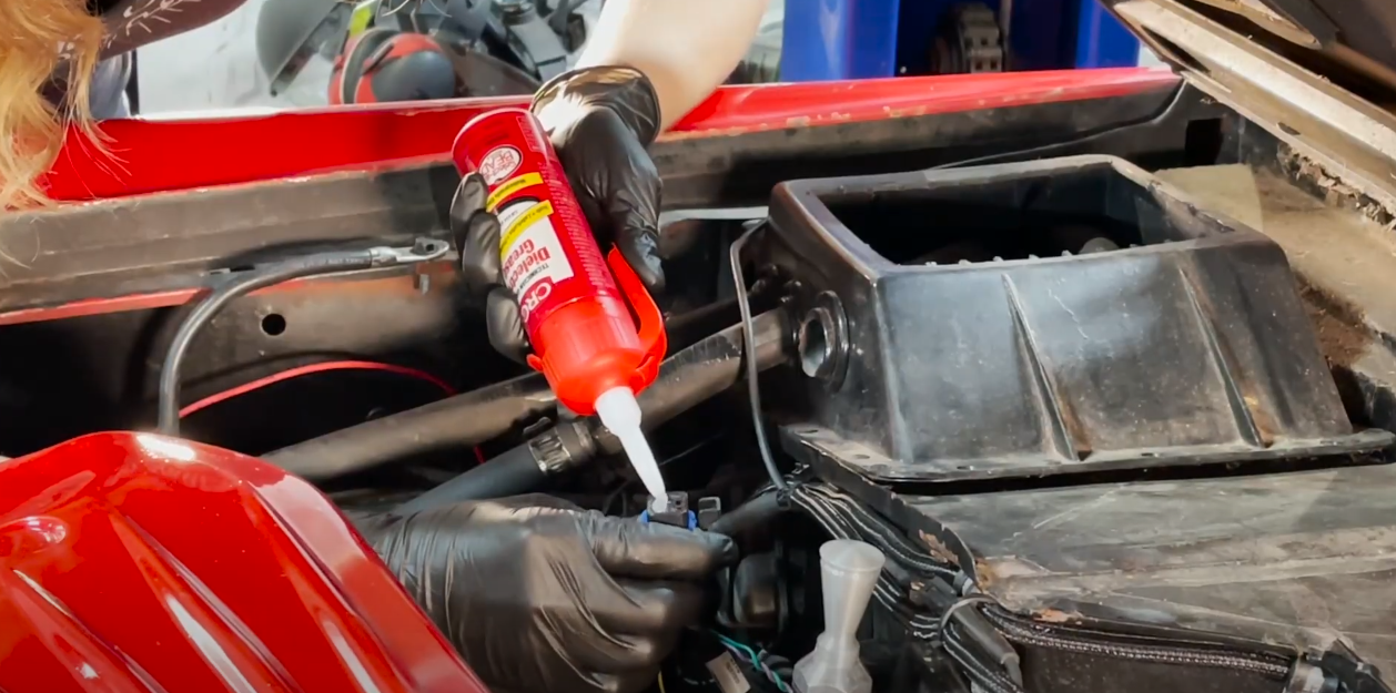 Dielectric Grease Substitute Enhance Electrical Connections